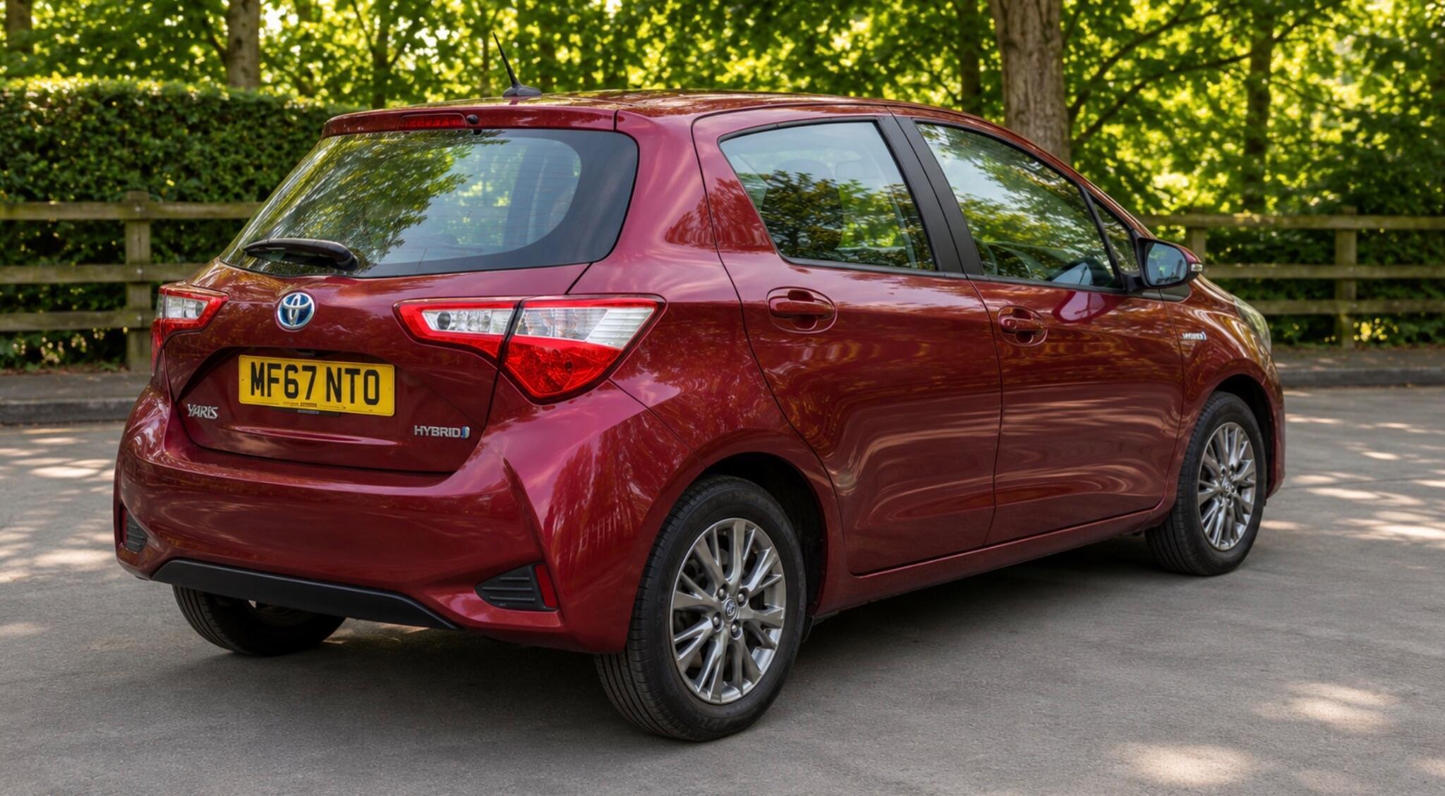 2017 Toyota Yaris — photo 15